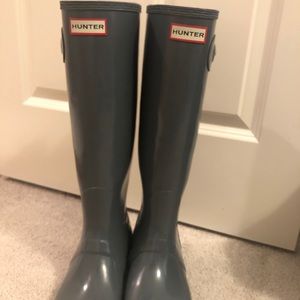 SOLD!! Hunter tall rain boots